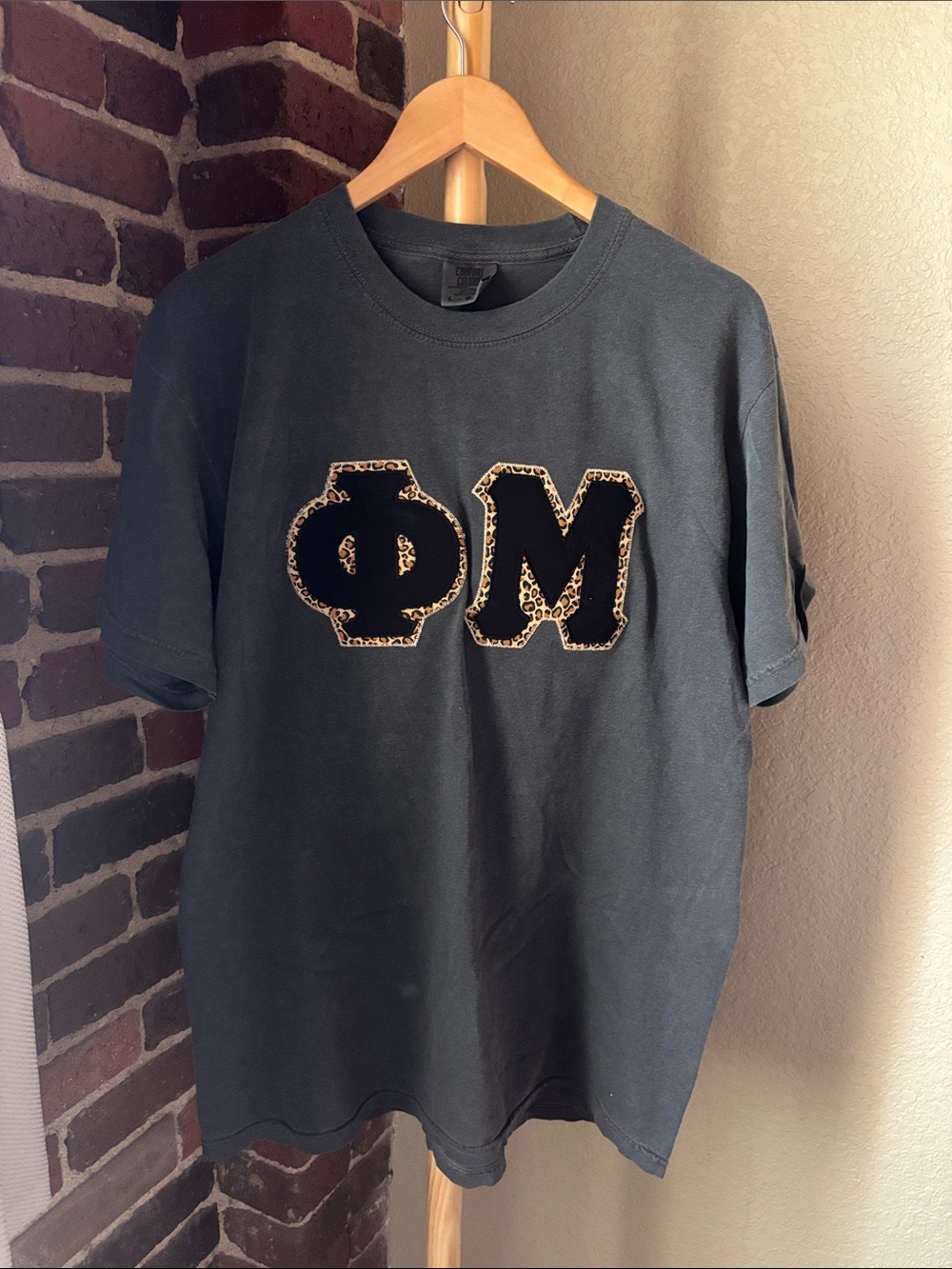 Phi Mu Logo Short Sleeve Tee - Black with Leopard Trim Size L
